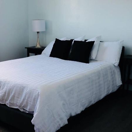Sun Dog Manor Apartment Maple Creek Ngoại thất bức ảnh