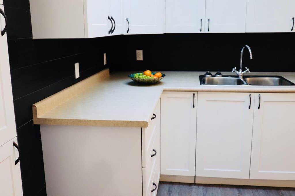 Sun Dog Manor Apartment Maple Creek Ngoại thất bức ảnh