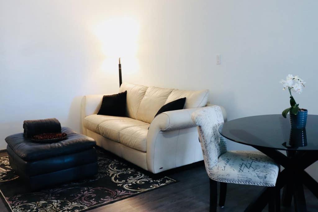 Sun Dog Manor Apartment Maple Creek Ngoại thất bức ảnh