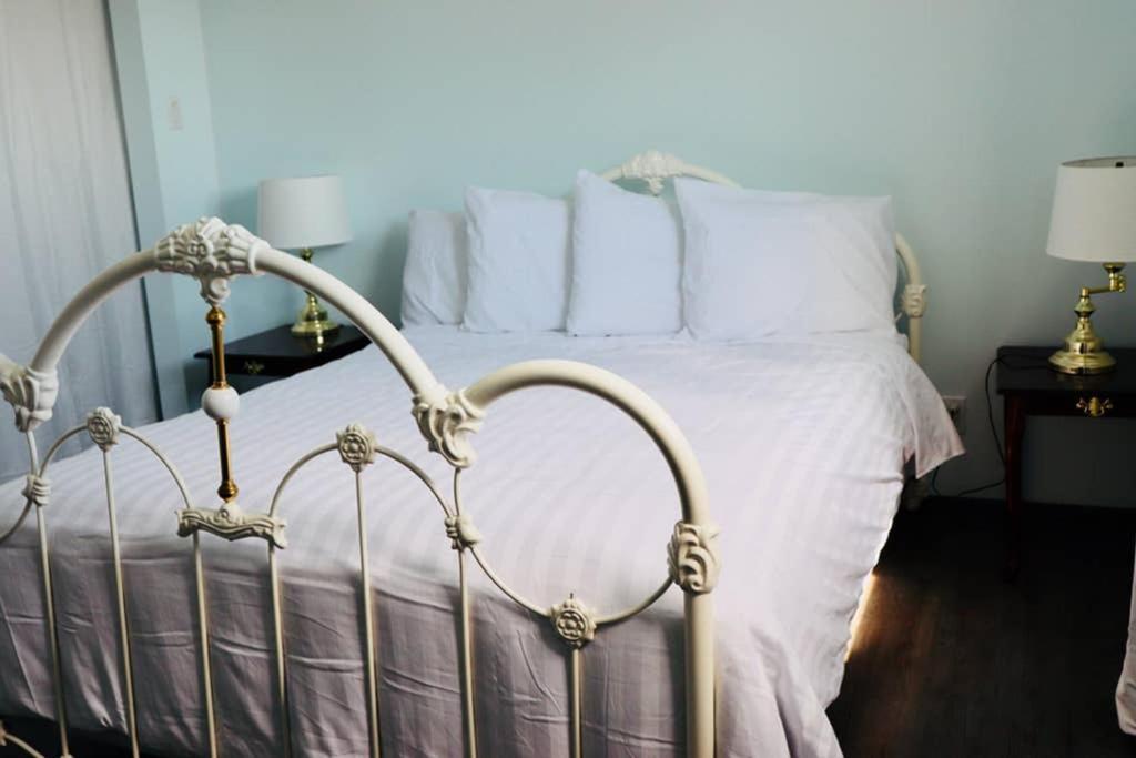 Sun Dog Manor Apartment Maple Creek Ngoại thất bức ảnh