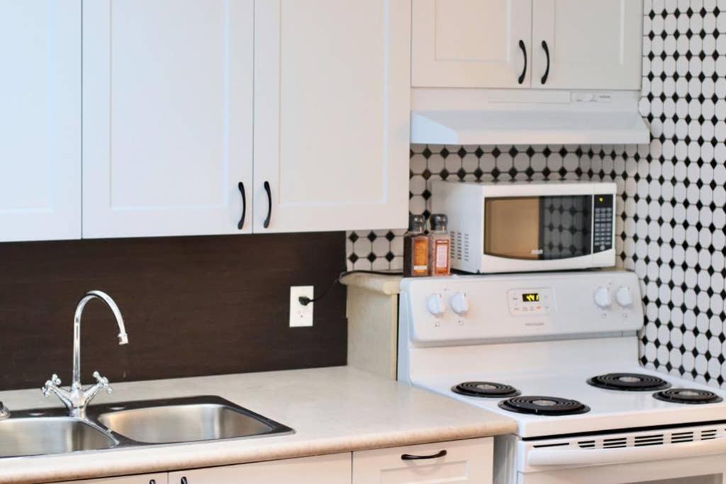Sun Dog Manor Apartment Maple Creek Ngoại thất bức ảnh