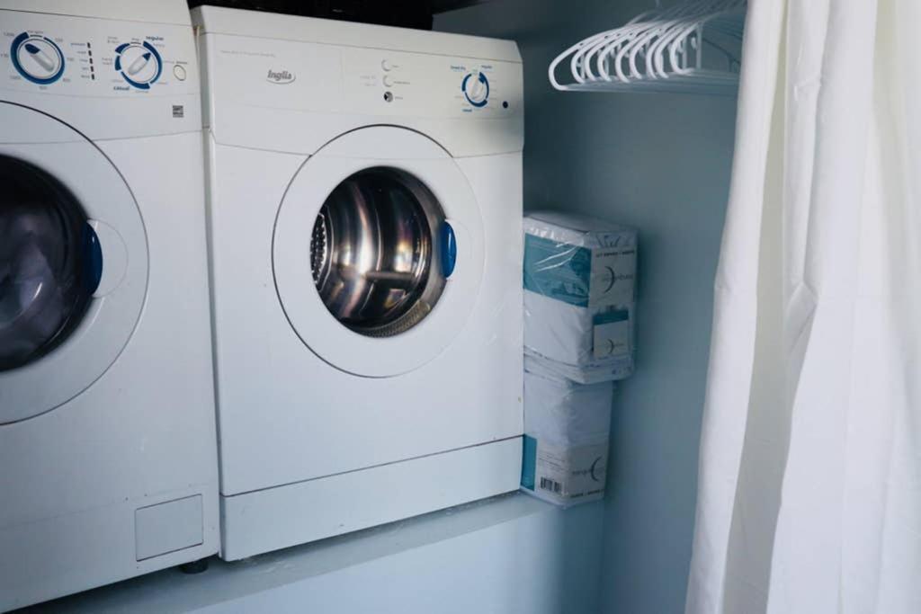 Sun Dog Manor Apartment Maple Creek Ngoại thất bức ảnh